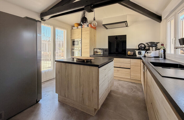 CUERS BAISSE DE PRIX Opportunité à saisir Villa T4 +T2 avec piscine et dépendances sur terrain en 940m2 — photo 3