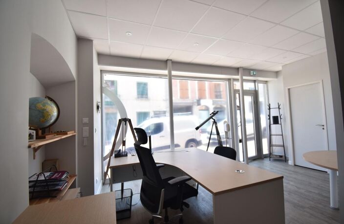 Bien commercial À Vendre — photo 3