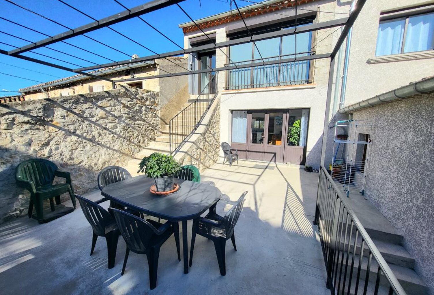 Maison de village en pierre avec terrasse et garage à Saint-André-de-Cruzières (07) — photo 1