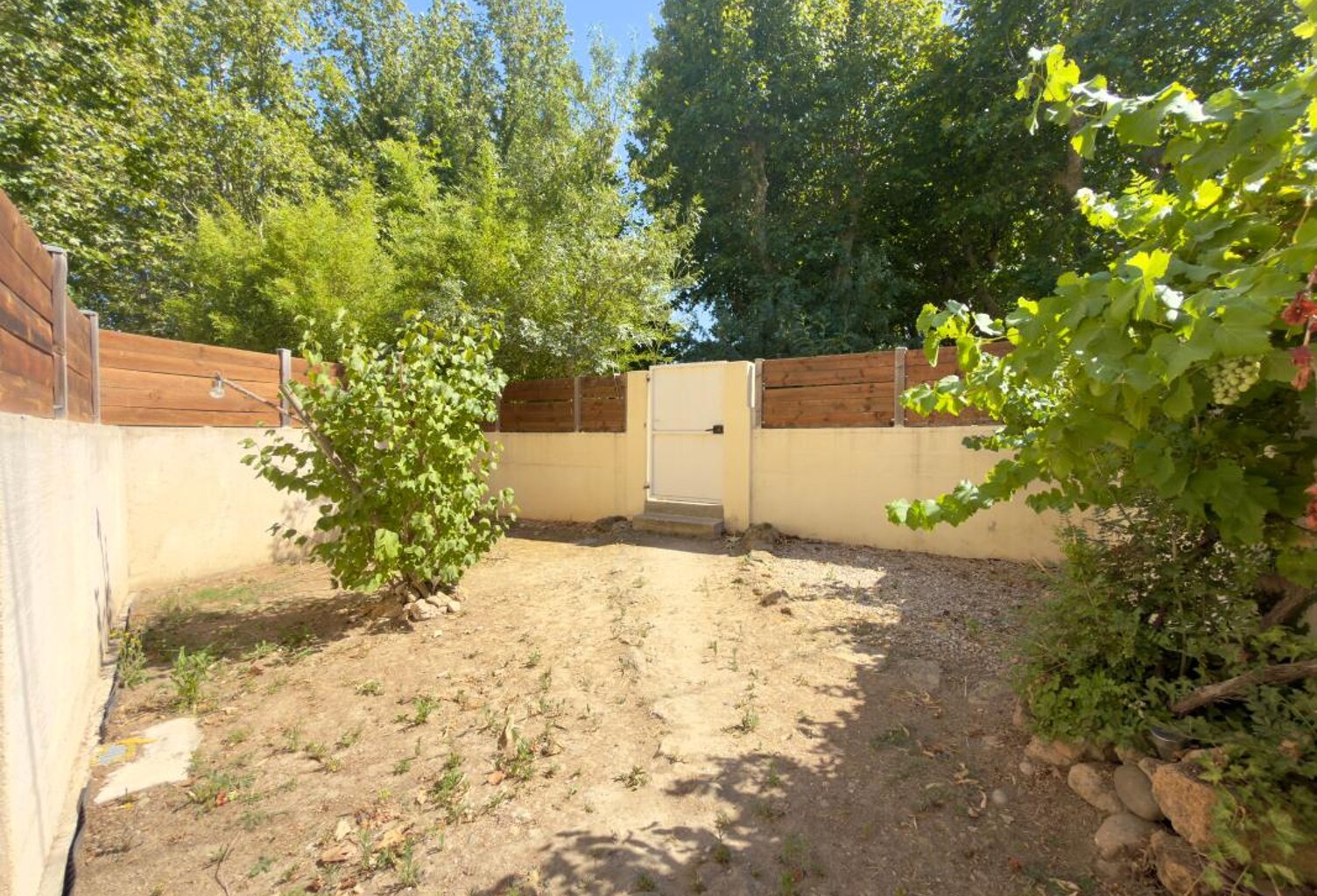Appartement T3/4 avec jardin et stationnements — photo 1