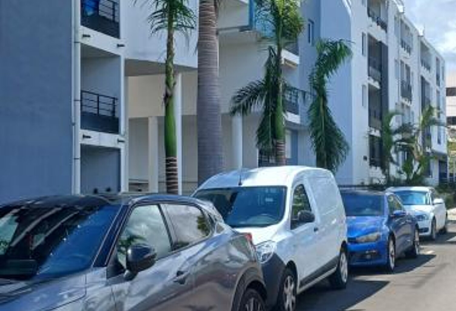 Appartement T1 de 42 m2 situé à Sainte-Clotilde 97490 — photo 1