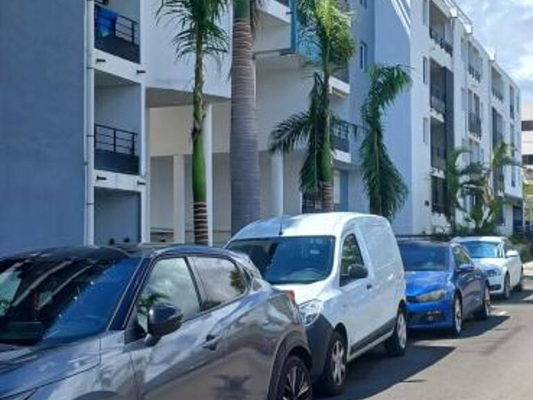 Appartement T1 de 42 m2 situé à Sainte-Clotilde 97490 — photo 1