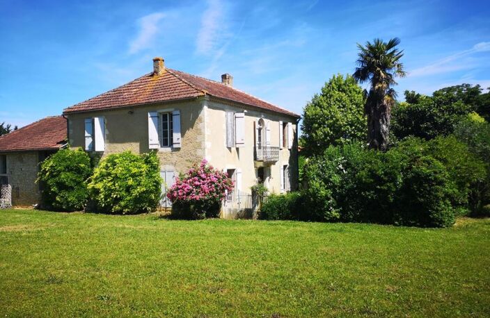 Superbe propriété à vendre en exclusivité près de Jégun, Gers, comprenant deux maisons (grange transformée et maison de maître), des étangs et des dépendances, le tout sur un magnifique parc d'un hectare. Située à un peu plus d'une heure de Toulouse — photo 4