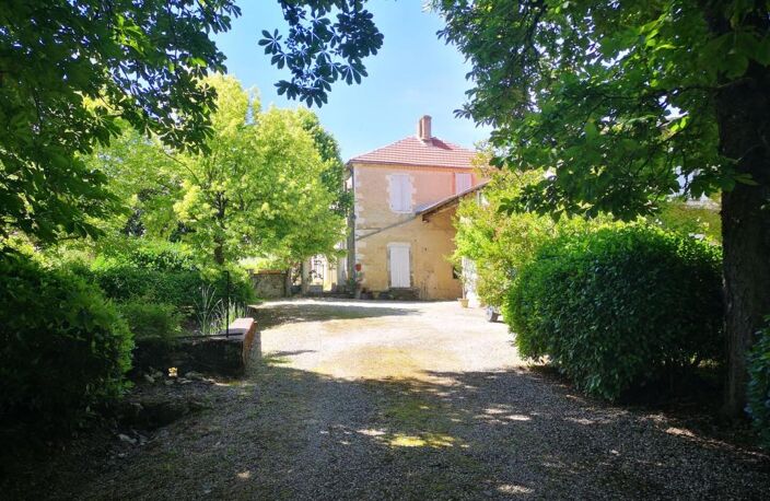 Superbe propriété à vendre en exclusivité près de Jégun, Gers, comprenant deux maisons (grange transformée et maison de maître), des étangs et des dépendances, le tout sur un magnifique parc d'un hectare. Située à un peu plus d'une heure de Toulouse — photo 5
