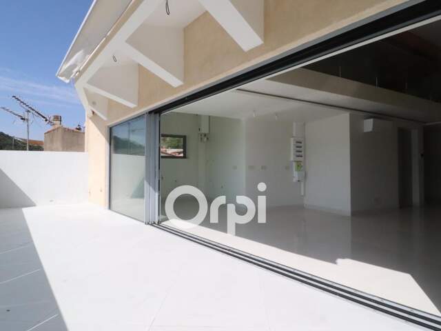 AURIOL, dernier étage avec ascenseur, appartement exceptionnel de type 3 avec terrasse et vue panoramique — photo du bien