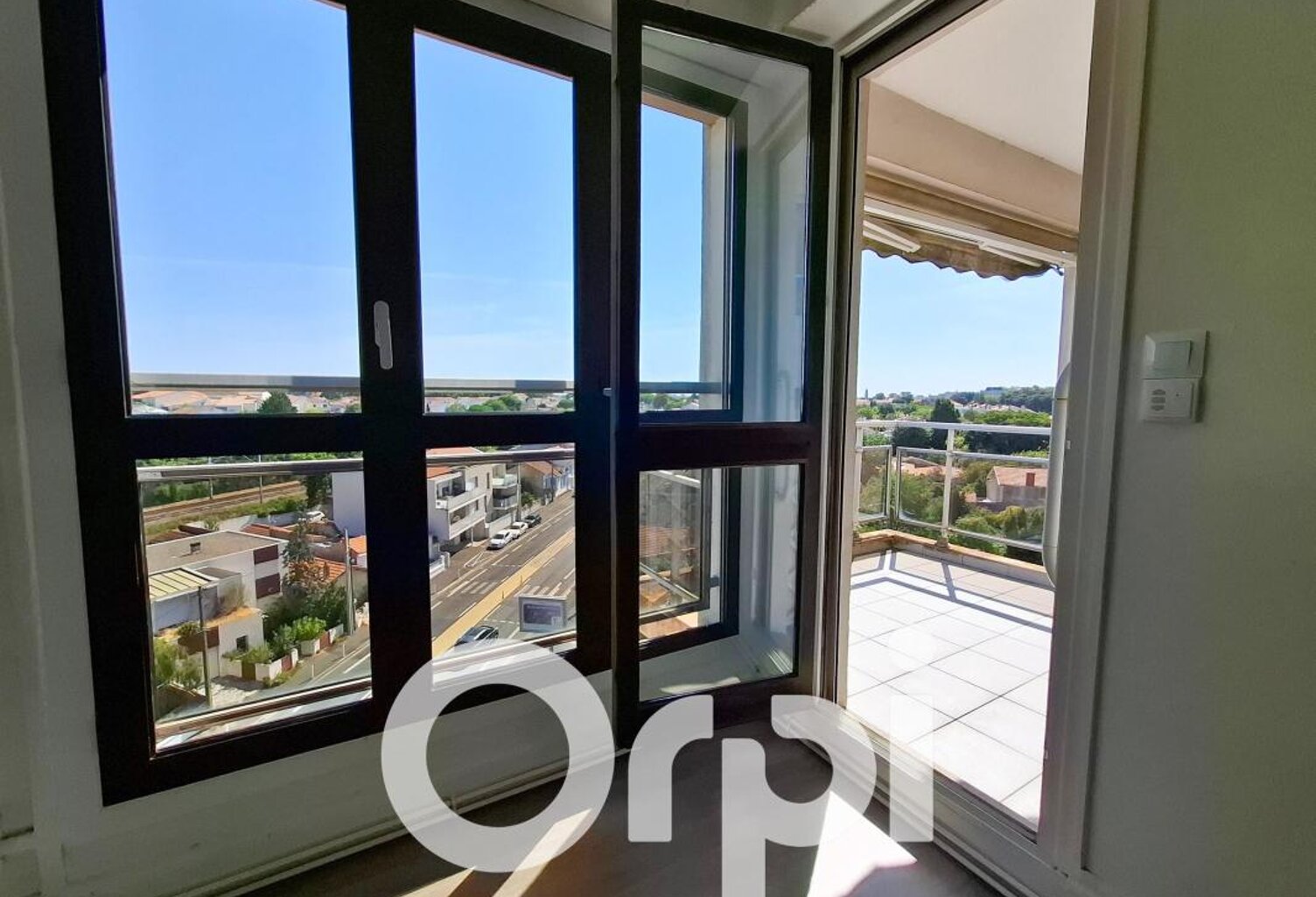 Appartement La Rochelle 3 pièces avec balcon, ascenseur, cave et parking à La Rochelle — photo 1