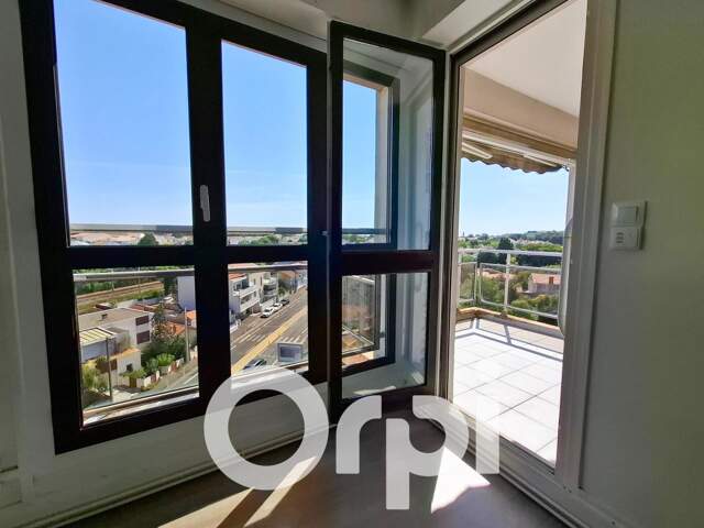 Appartement La Rochelle 3 pièces avec balcon, ascenseur, cave et parking à La Rochelle — photo du bien