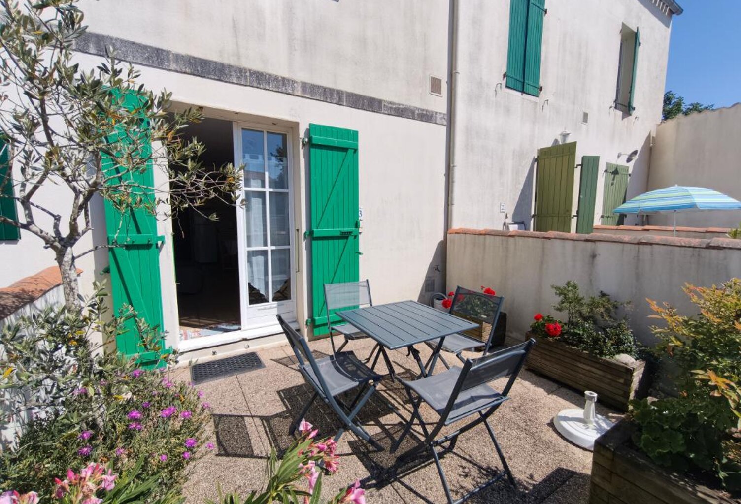 Proximité immédiate du port – Appartement avec piscine, terrasse et parking privé — photo 1
