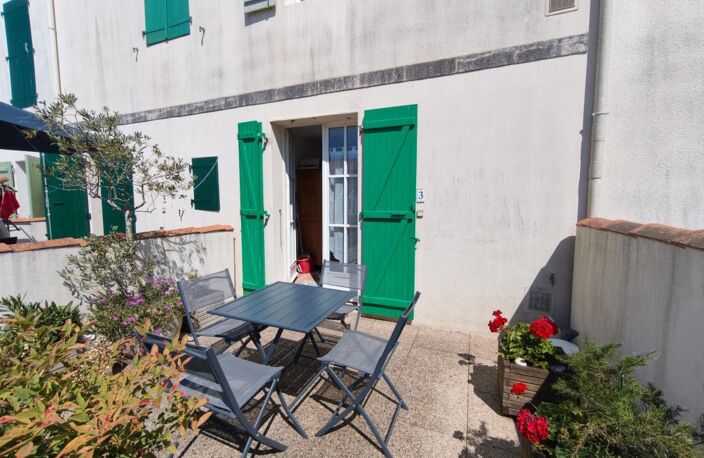 Proximité immédiate du port – Appartement avec piscine, terrasse et parking privé — photo 3