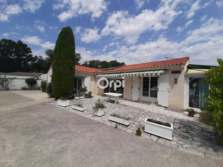 Saint-Sulpice-de-Royan – Belle maison familiale de plain-pied avec piscine et grand jardin — photo 1