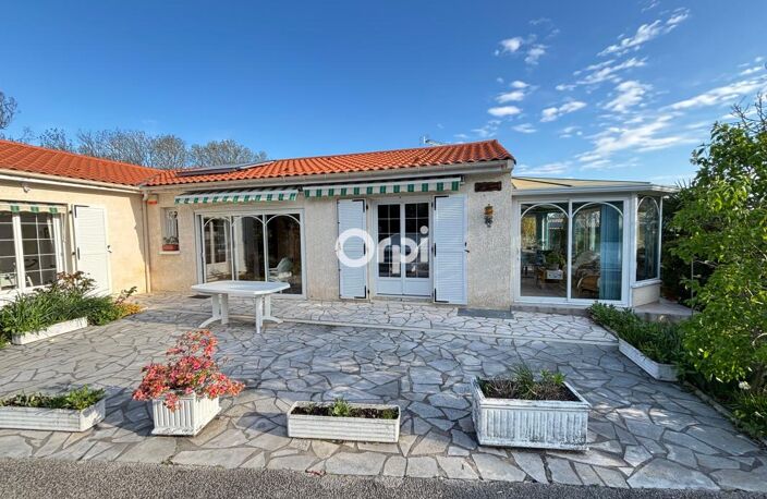 Saint-Sulpice-de-Royan – Belle maison familiale de plain-pied avec piscine et grand jardin — photo 2