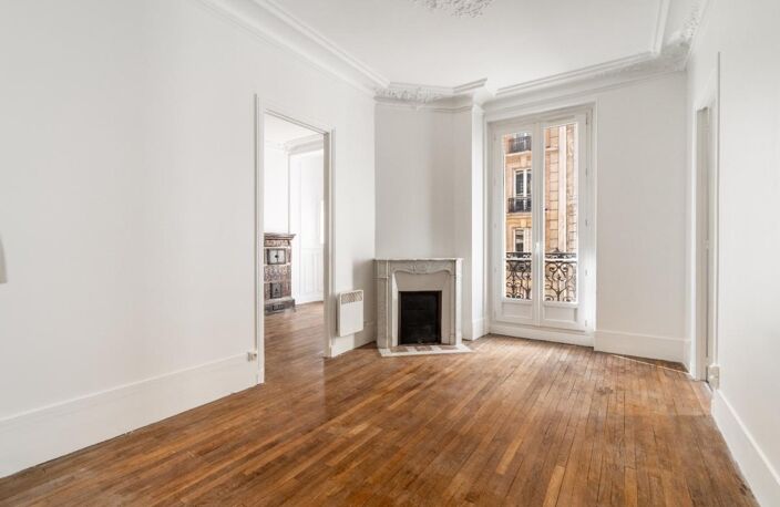 PARIS (75018) – T3 – 65M2 – BALCON (4,08M2) - ORIENTATION SUD - TRÈS LUMINEUX - TRAVERSANT – ASCENSEUR - 2 CAVES — photo 5