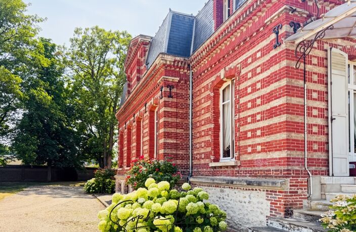 Demeure de caractère à vendre à Bézu-Saint-Éloi – 9 pièces, 5 chambres, parc de près de 6 000 m² avec maison d'amis et espace bien-être — photo 2