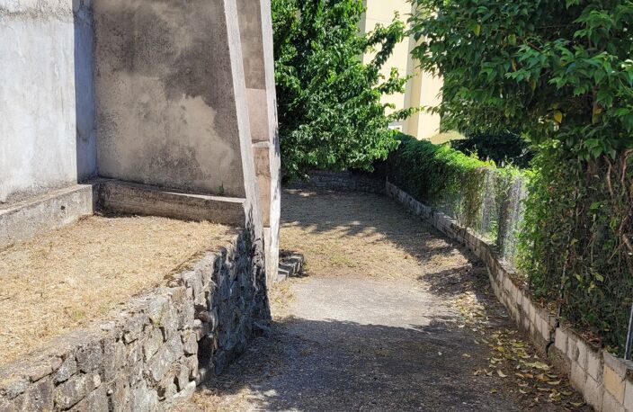 Dpt Gard (30), à vendre ALES immeuble de rapport 163m2 environ à rénover + terrain 300m² environ — photo 5