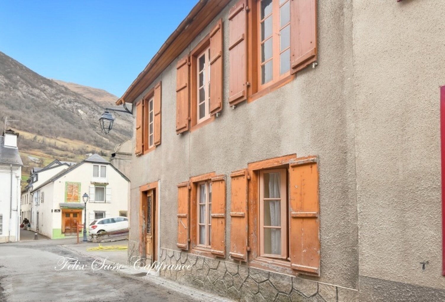 Esterre (65) Maison de village à rénover à 5 minutes de Luz-Saint-Sauveur avec terrain — photo 1