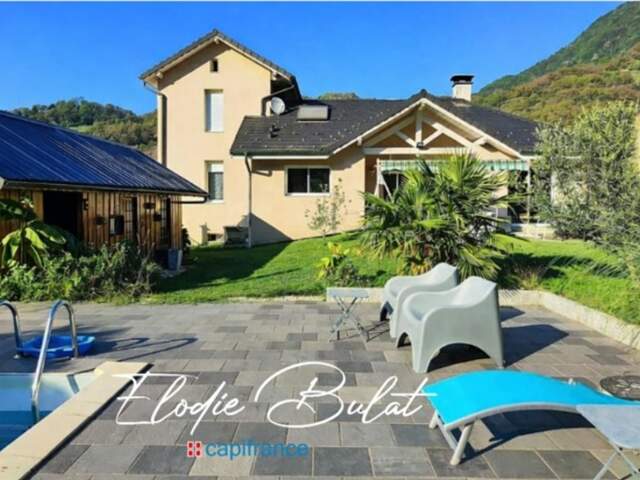 Maison familiale avec piscine, jacuzzi, dépendance de 70 m² et vaste sous-sol — photo du bien