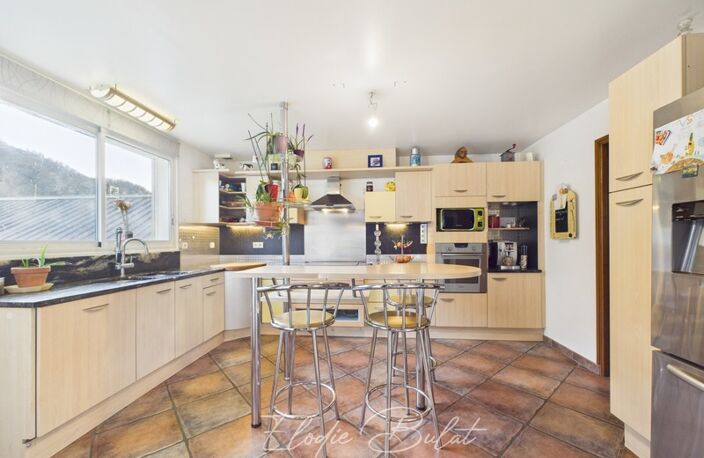 Maison familiale avec piscine, jacuzzi, dépendance de 70 m² et vaste sous-sol — photo 4
