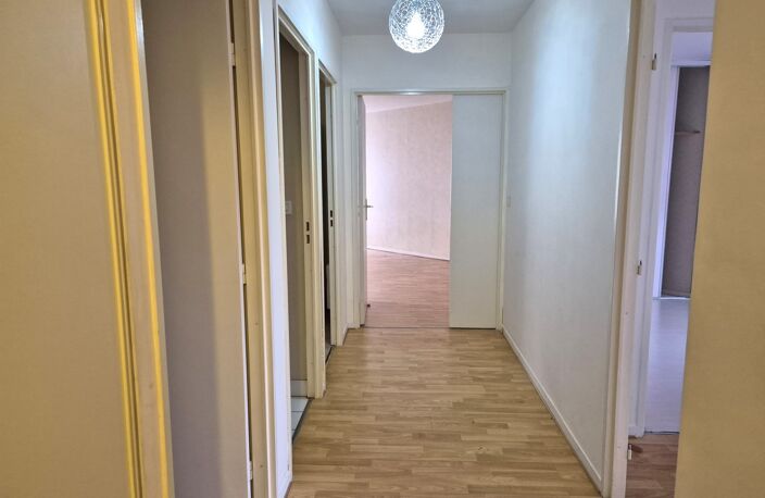 Appartement T3, cave et une place parking — photo 2