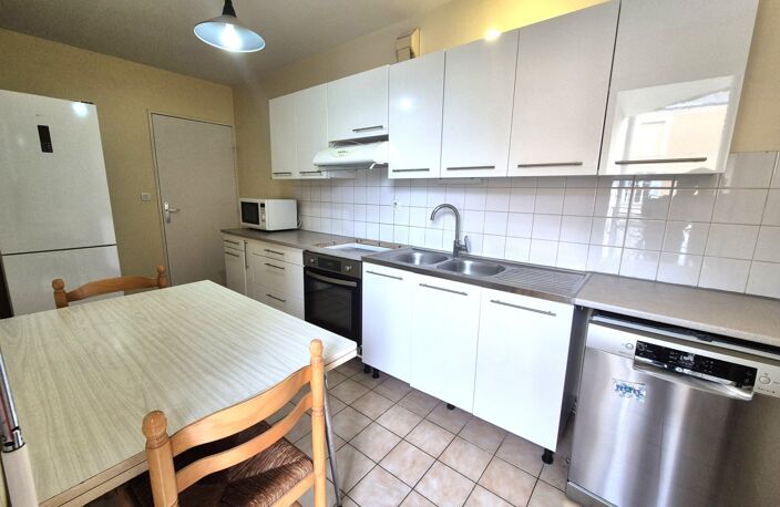 Appartement T3, cave et une place parking — photo 3