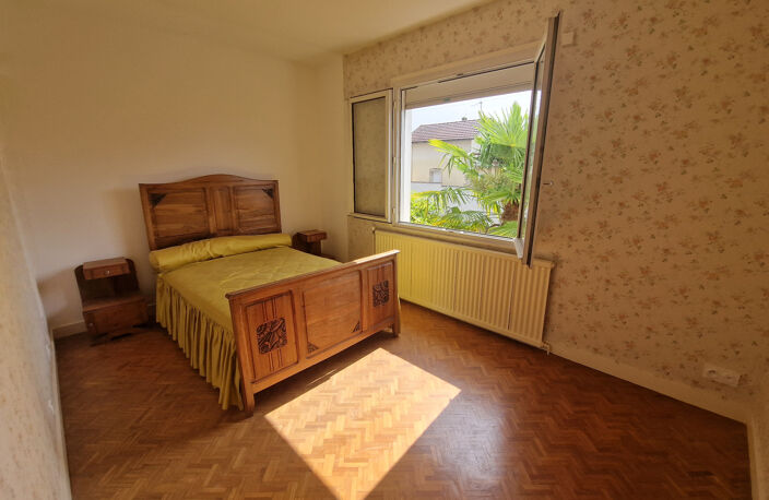 Dpt Charente Maritime (17), à vendre SAINT JEAN D'ANGELY maison P5 de 144 m² habitables avec garage — photo 3