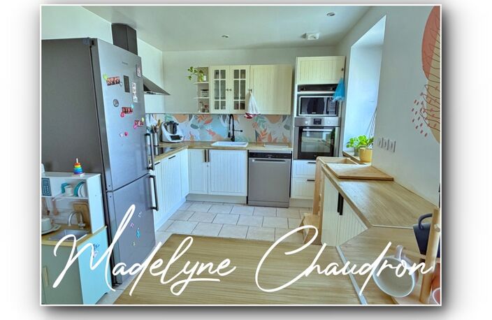MAISON EN PIERRE – CENTRE DE BOURAY-SUR-JUINE – 3 CHAMBRES – DPE C — photo 3