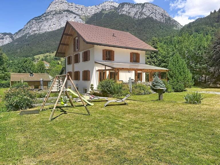 chalet rénové avec vue panoramique, mazot, sauna et fort potentiel – Glières-Val-de-Borne (74) — photo 1