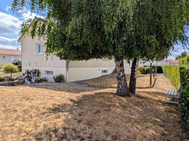 Maison à vendre 110m² SAINT PIERRE DES ECHAUBROGNES (79) — photo du bien