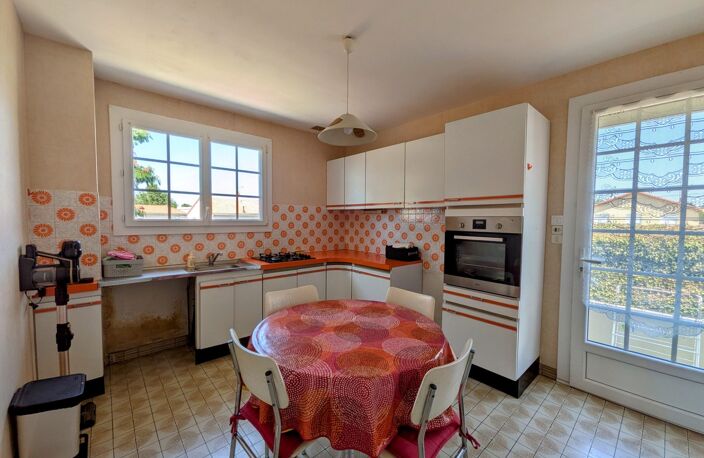 Maison à vendre 110m² SAINT PIERRE DES ECHAUBROGNES (79) — photo 4