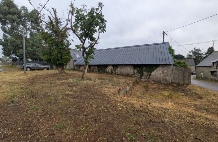 PLOUAY EN CAMPAGNE BÂTIMENT EN PIERRE SOUS ARDOISE ET BAC ACIER DE 75M² PARCELLE DE 380M² — photo 2