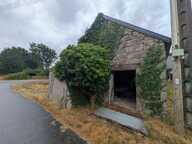PLOUAY EN CAMPAGNE BÂTIMENT EN PIERRE SOUS ARDOISE ET BAC ACIER DE 75M² PARCELLE DE 380M² — photo 3