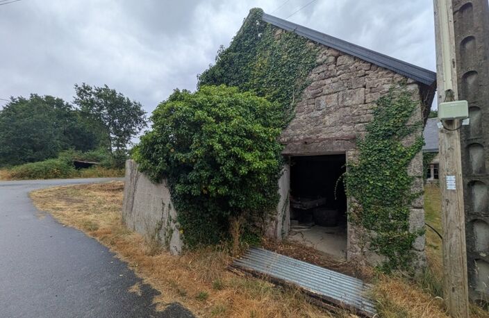 PLOUAY EN CAMPAGNE BÂTIMENT EN PIERRE SOUS ARDOISE ET BAC ACIER DE 75M² PARCELLE DE 380M² — photo 3