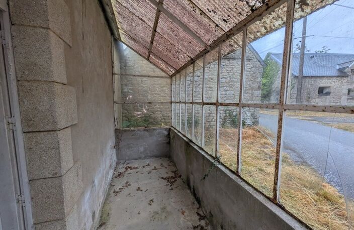 PLOUAY EN CAMPAGNE ENSEMBLE IMMOBILIER COMPOSÉ D' UNE MAISON DE 45M² HABITABLE, UNE GRANGE DE 33 M², UN BÂTIMENT EN PIERRE DE 91 M² UNE PARCELLE DE 711m² ENVRION — photo 4