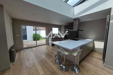 Maison 6 pièces 2290 €