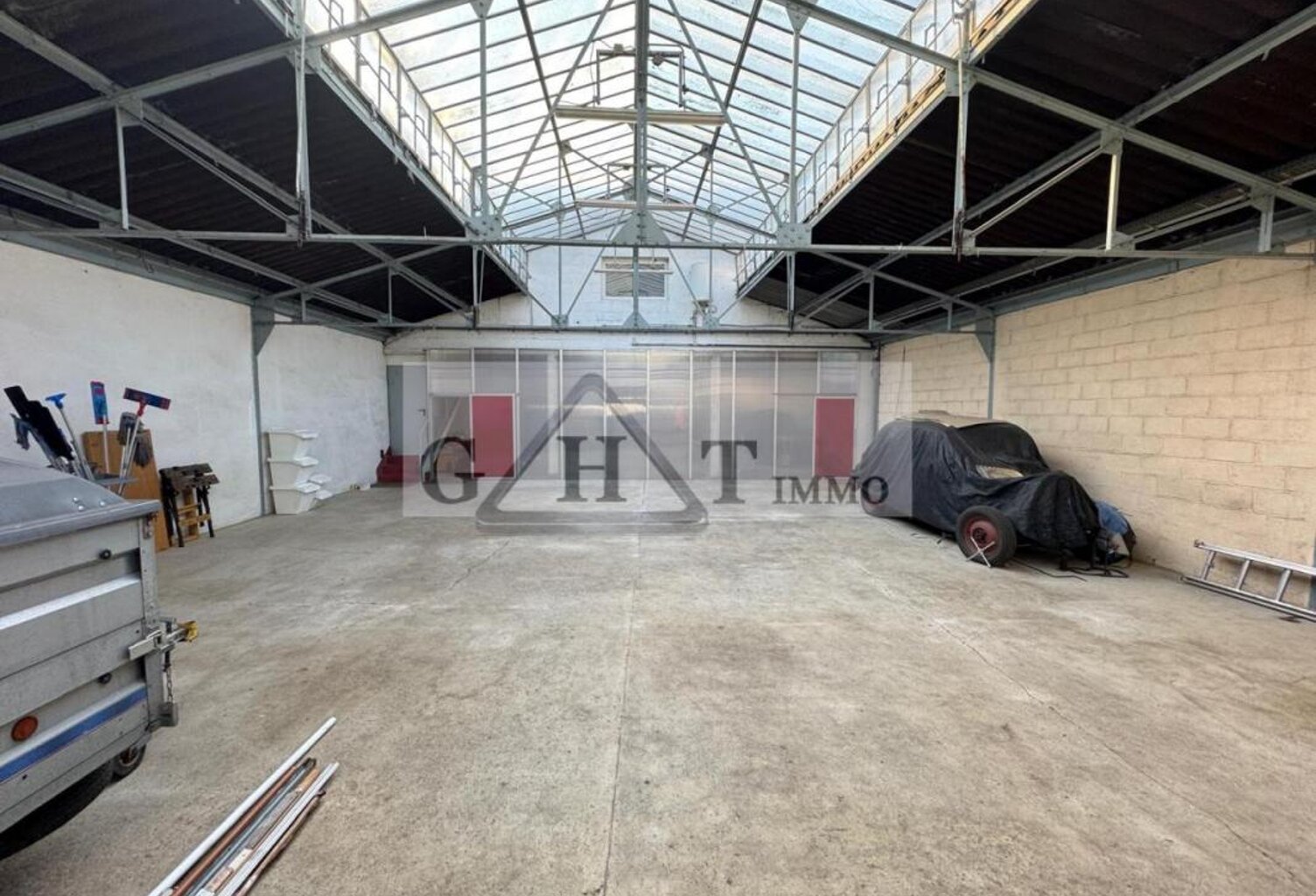 A vendre 410m2 de locaux d'activité à BOBIGNY — photo 1