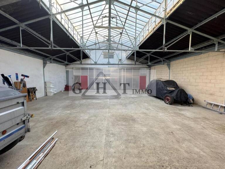 A vendre 410m2 de locaux d'activité à BOBIGNY — photo 1
