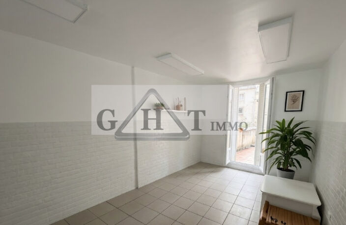 LOCAL COMMERCIAL - 42m² - Pont Cardinet — photo 2