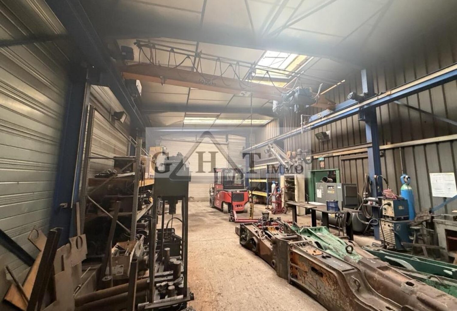 ENTREPOT 530M2 A VENDRE LE PLESSIS PATÉ — photo 1