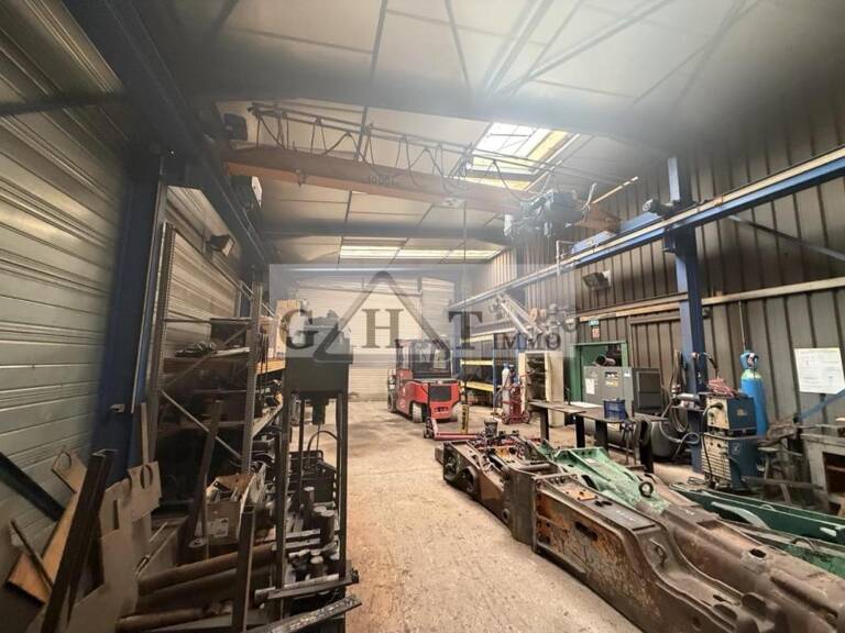 ENTREPOT 530M2 A VENDRE LE PLESSIS PATÉ — photo 1