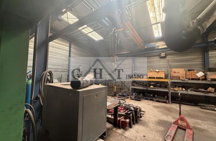 ENTREPOT 530M2 A VENDRE LE PLESSIS PATÉ — photo 2
