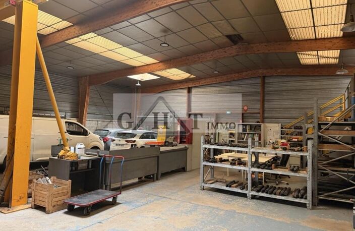 ENTREPOT 530M2 A VENDRE LE PLESSIS PATÉ — photo 3