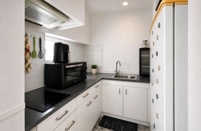 Immeuble de 9 pièces de 180 m² à Béziers (3 T2 et 1 T3-duplex) — photo 3