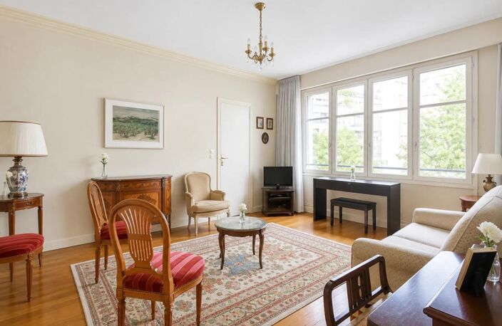 PARIS 16ᵉ – RUE MOLITOR | Un appartement à imaginer selon vos envies ! — photo 3