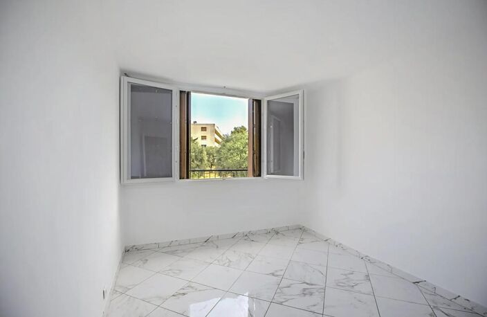 Bel appartement T3 avec loggia, cave et parking — photo 4