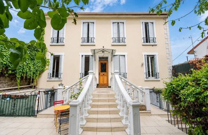 Maison de 9 pièces de 196 m² à Aubervilliers — photo 2