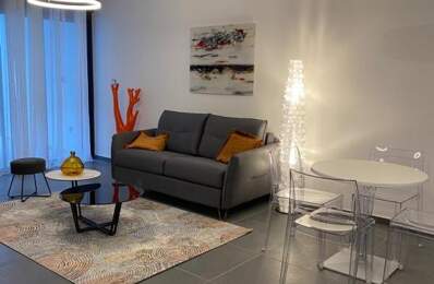 FABIEN Teka Immo vous propose à louer un magnifique appartement T2 meublé de 49.82m² située au niveau de la grande rue de Paris  en plein centre-ville de Saint Denis, à proximité du Jardin de l’état — photo du bien