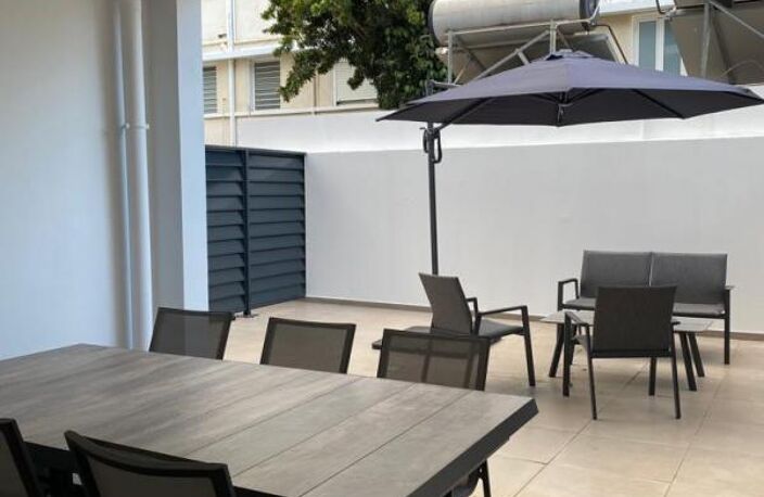FABIEN Teka Immo vous propose à louer un magnifique appartement T2 meublé de 49.82m² située au niveau de la grande rue de Paris  en plein centre-ville de Saint Denis, à proximité du Jardin de l’état — photo 2