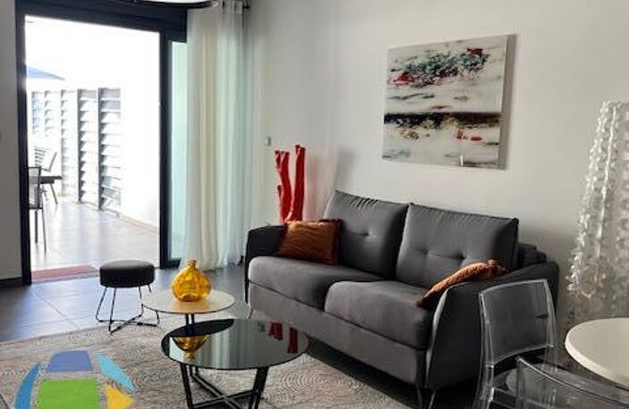 FABIEN Teka Immo vous propose à louer un magnifique appartement T2 meublé de 49.82m² située au niveau de la grande rue de Paris  en plein centre-ville de Saint Denis, à proximité du Jardin de l’état — photo 5
