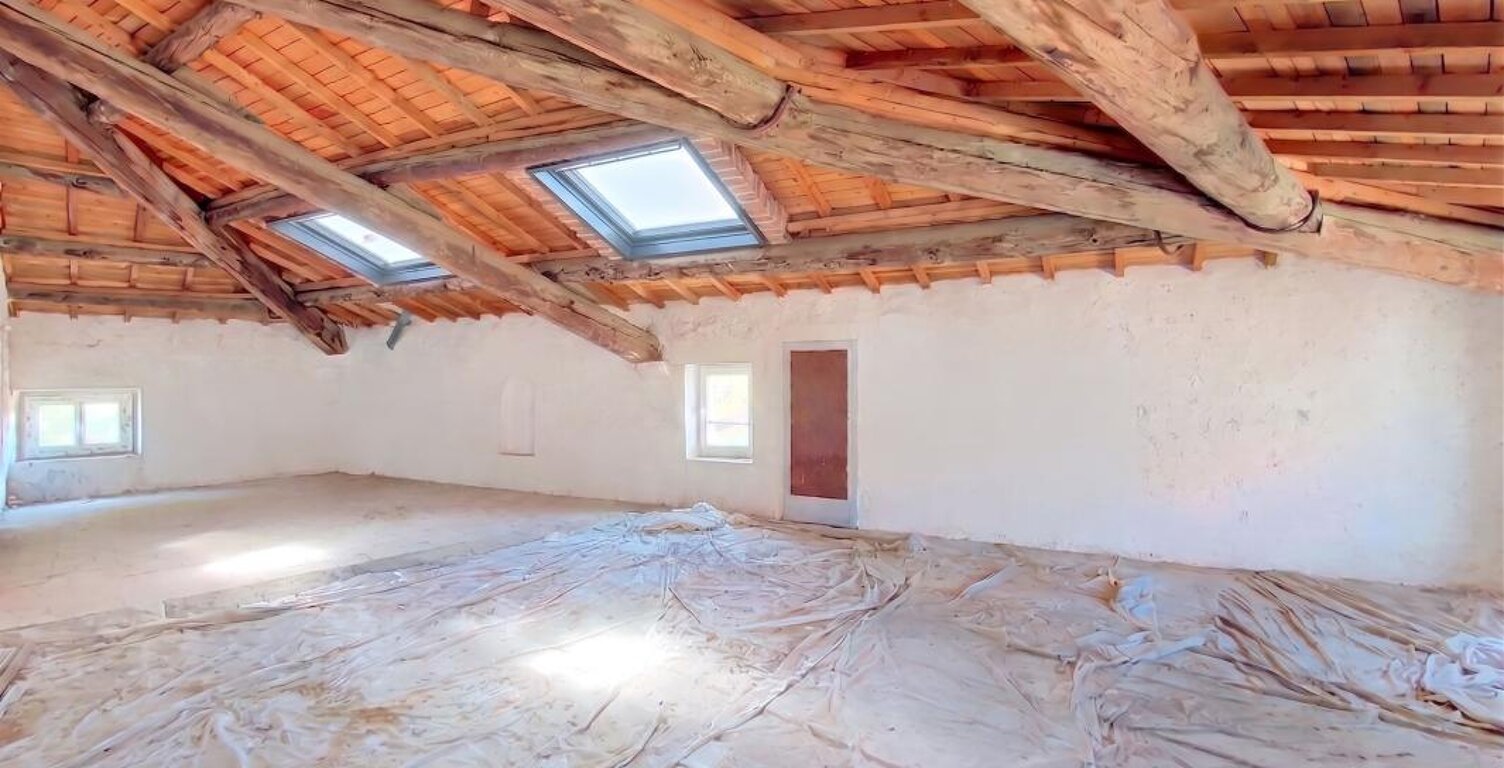 Remoulins centre - Appartement à rénover - Maison Gilly - 100m²- Réelle opportunité — photo 1