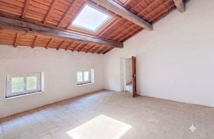 Remoulins centre - Appartement à rénover - Maison Gilly - 100m²- Réelle opportunité — photo 2