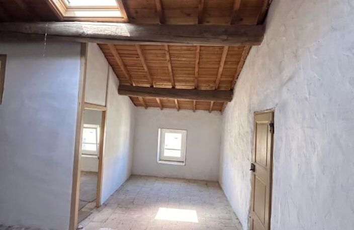 Remoulins centre - Appartement à rénover - Maison Gilly - Réelle opportunité — photo 2